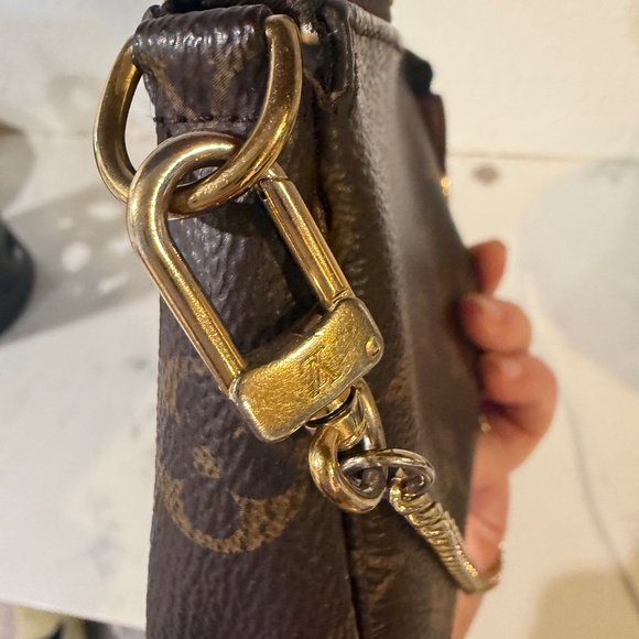 Louis Vuitton Mini Pochette - Picture 2 of 7